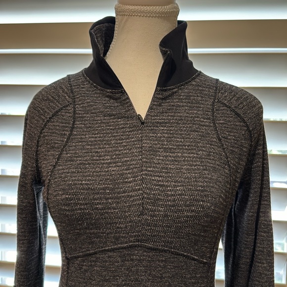 Like new Lulu lemon tops - Picture 1 of 5